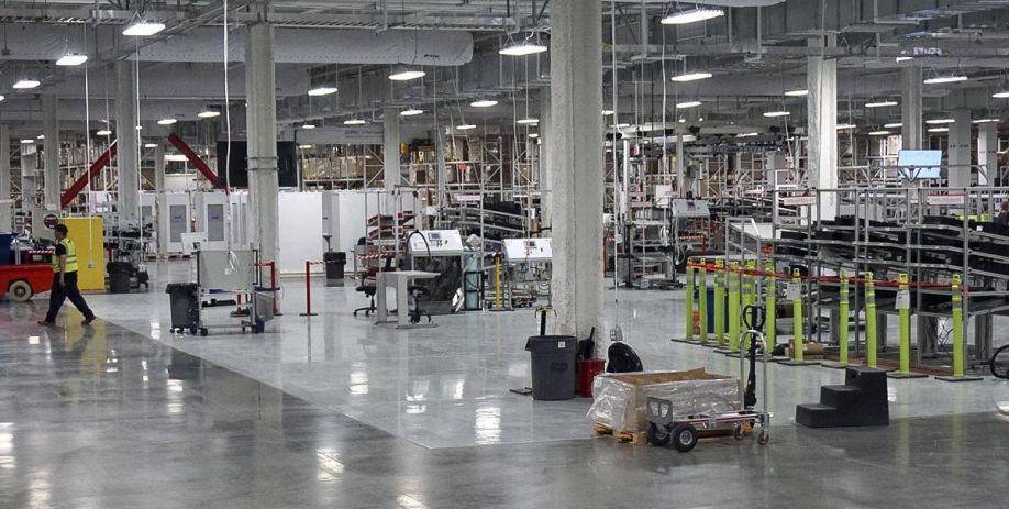 http://wfdd-live.s3.amazonaws.com/styles/slideshow/s3/images/slideshow/A-Rare-Look-Inside-The-Gigafactory-Tesla-Hopes-Will-Revolutionize-Energy-Use-474388482-1461018608.jpg?itok=xoQzR_Sk